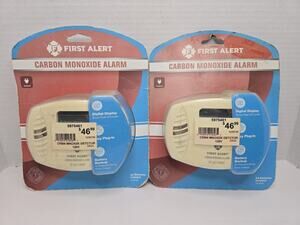 First Alert 2 Pk Carbon Monoxide Alarm Easy Plug-In w/ Battery Backup Included